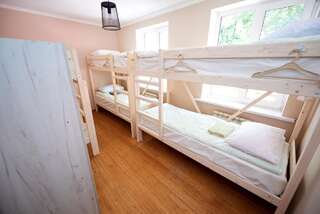 Хостелы Wanderlust Hostel Алматы Кровать в общем 6-местном номере для женщин-3