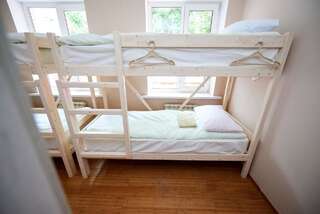 Хостелы Wanderlust Hostel Алматы Кровать в общем 6-местном номере для мужчин-1
