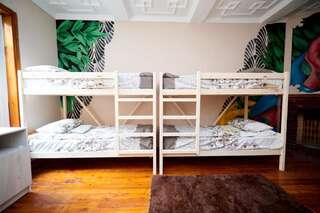 Хостелы Wanderlust Hostel Алматы Кровать в общем 6-местном номере для мужчин и женщин-12